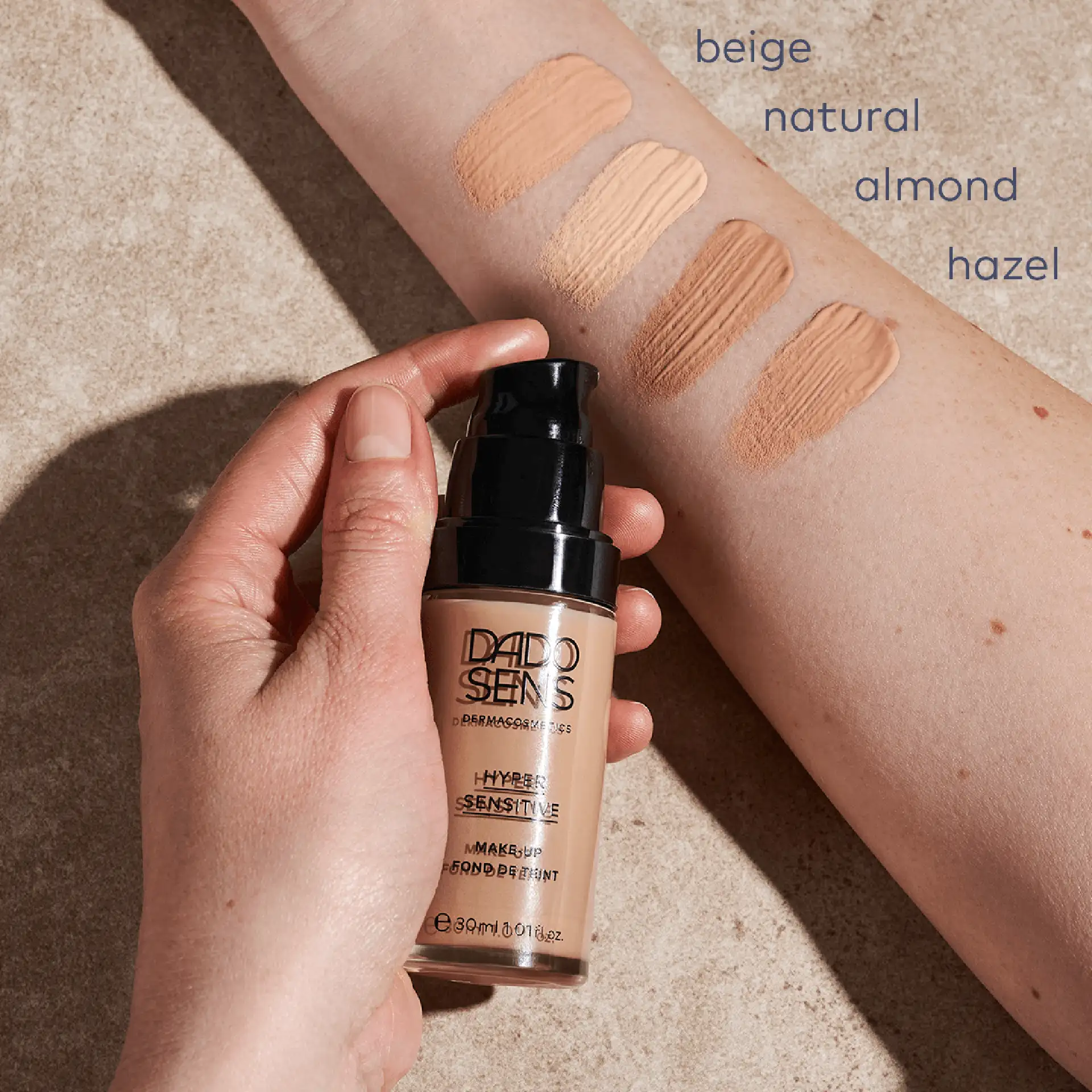 DADO SENS Hypersensitive Make-up in den Farbtönen beige, natural, almond und hazel auf Arm geswatcht