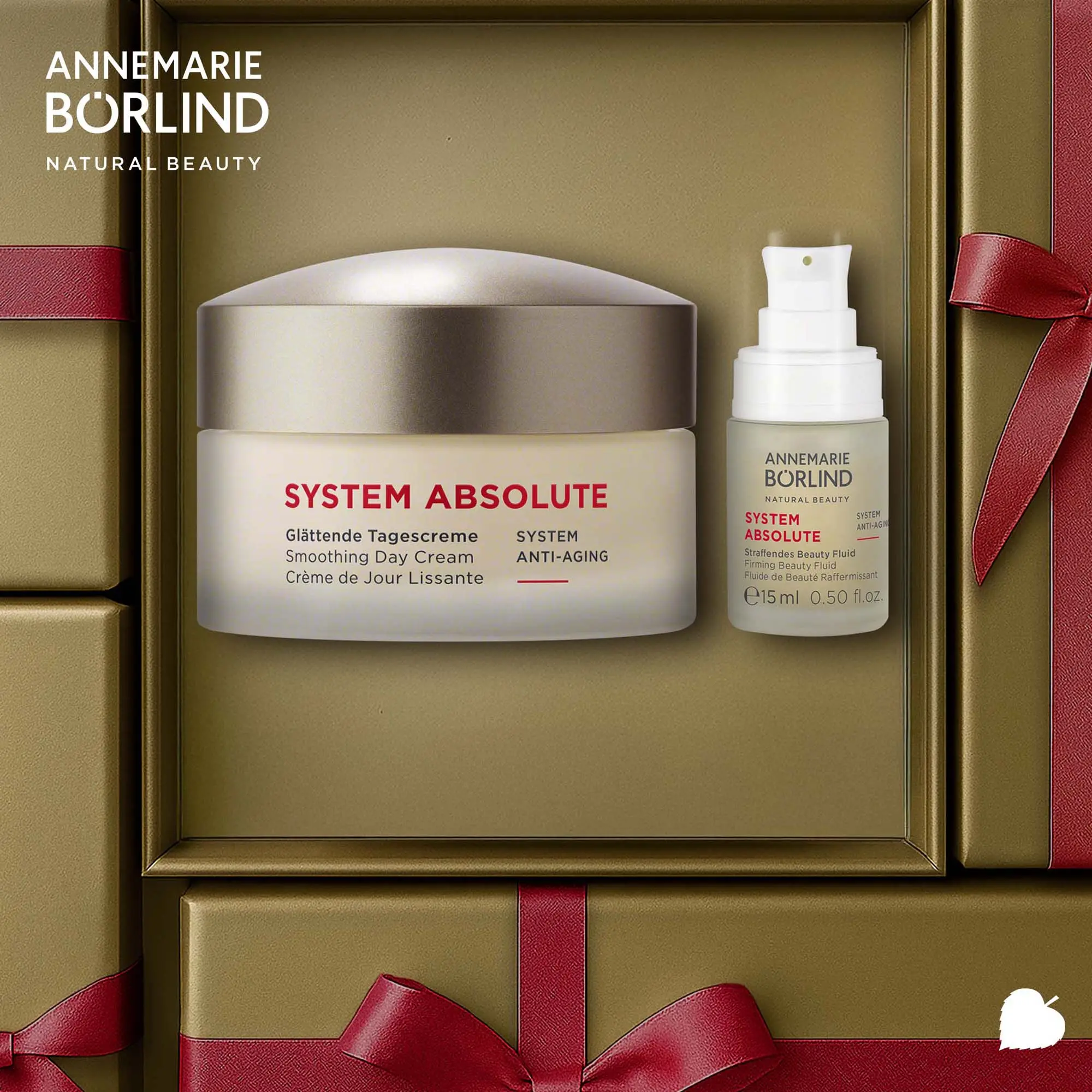 ANNEMARIE BÖRLIND SYSTEM ABSOLUTE Winter Power Day Set mit Tagescreme und Straffendem Beauty Fluid in goldener, festlicher Verpackung liegend