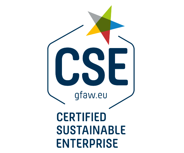 Logo mit den Buchstaben CSE, darüber ein farbiger Stern, darunter der Text "CERTIFIED SUSTAINABLE ENTERPRISE" und die Webs...