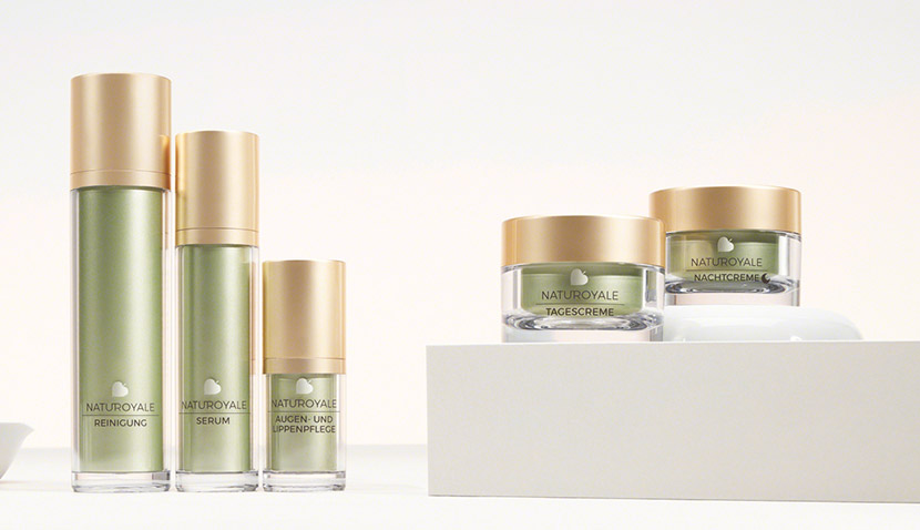 NATUROYALE Pflegeserie mit Reinigung, Serum, Augen- und Lippenpflege, Tages- und Nachtcreme in grün-goldenem Design