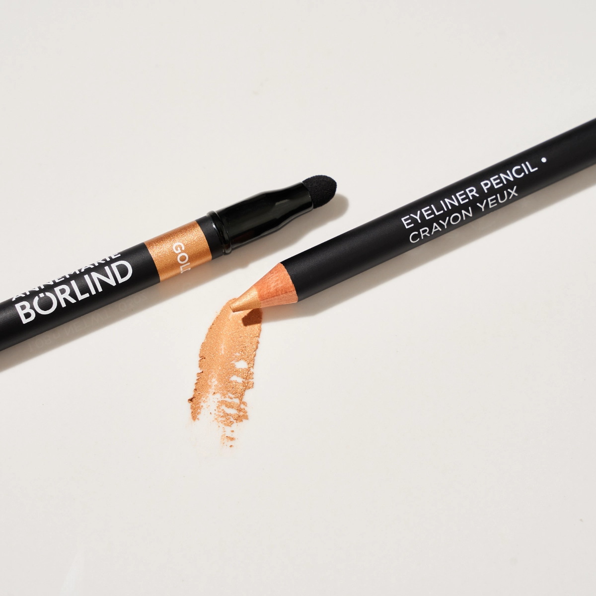 ANNEMARIE BÖRLIND Eyeliner Pencil in Gold mit Swatch und integriertem Schwämmchen-Applikator