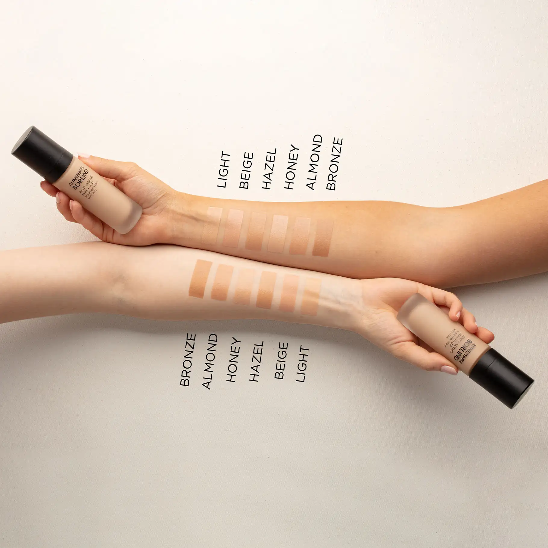 ANNEMARIE BÖRLIND Anti-Aging Make-up Farbswatches in sechs Nuancen auf zwei Armen mit je einer Flasche