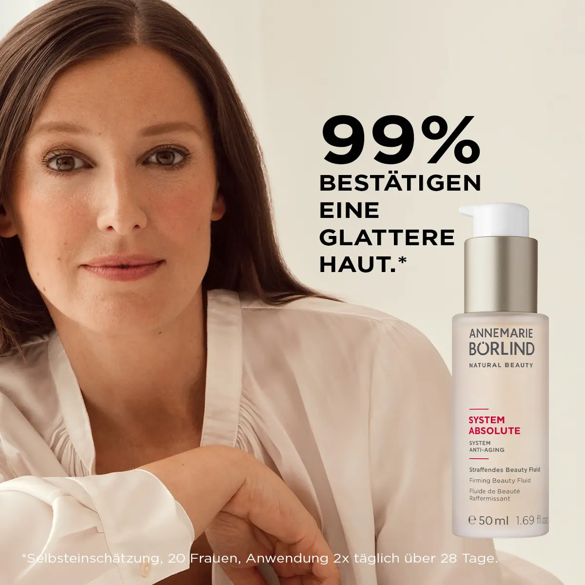 Frau mit ruhigem Blick neben ANNEMARIE BÖRLIND System Absolute straffendem Beauty Fluid 50 ml