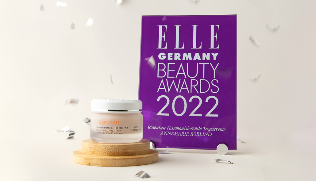 ANNEMARIE BÖRLIND Rosentau harmonisierende Tagescreme vor ELLE Germany Beauty Awards 2022 Tafel