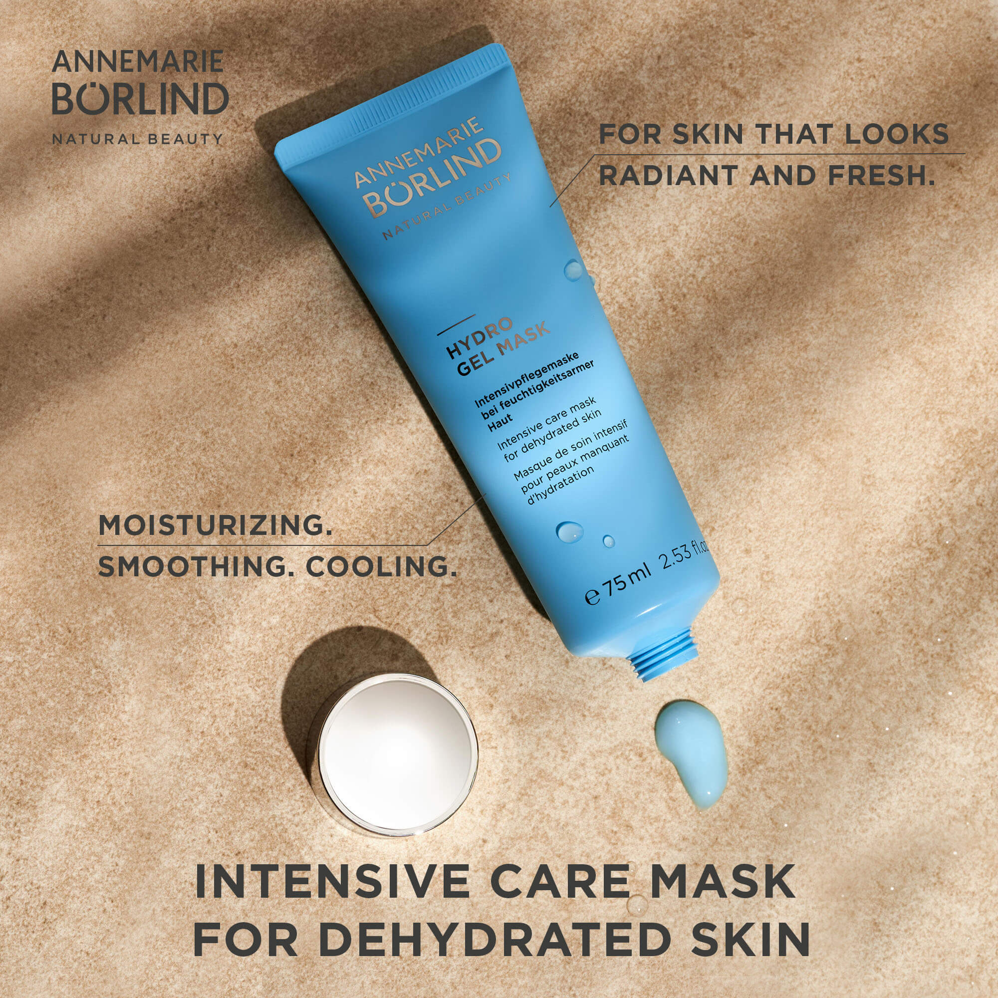 ANNEMARIE BÖRLIND Hydro Gel Mask in blauer Tube mit geöffnetem Deckel und Produktklecks auf sandfarbenem Hintergrund