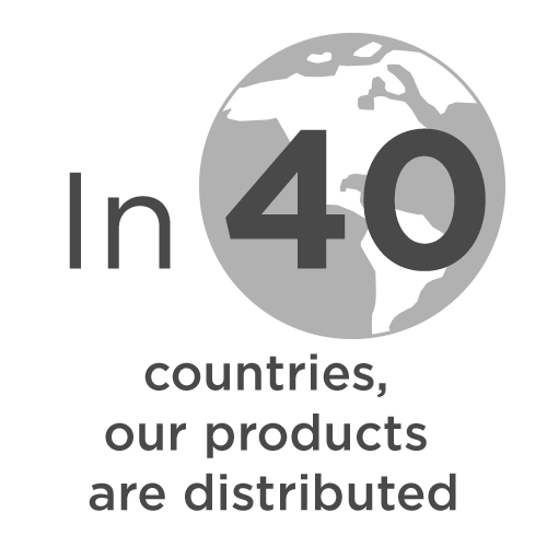 Globale Weltkarte mit hervorgehobener Zahl 40 und Text zu Produktvertrieb in 40 Ländern