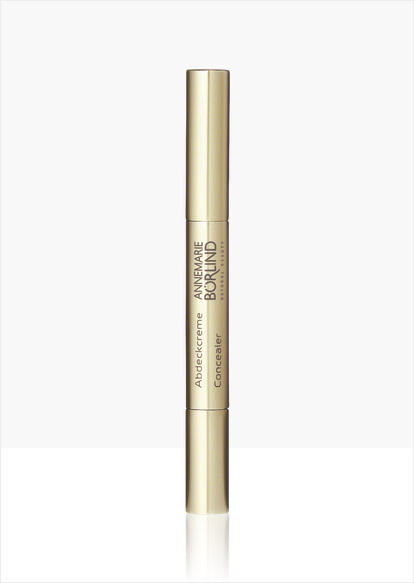 ANNEMARIE BÖRLIND Concealer Abdeckcreme in goldfarbenem Stift mit schwarzer Schrift auf weißem Hintergrund