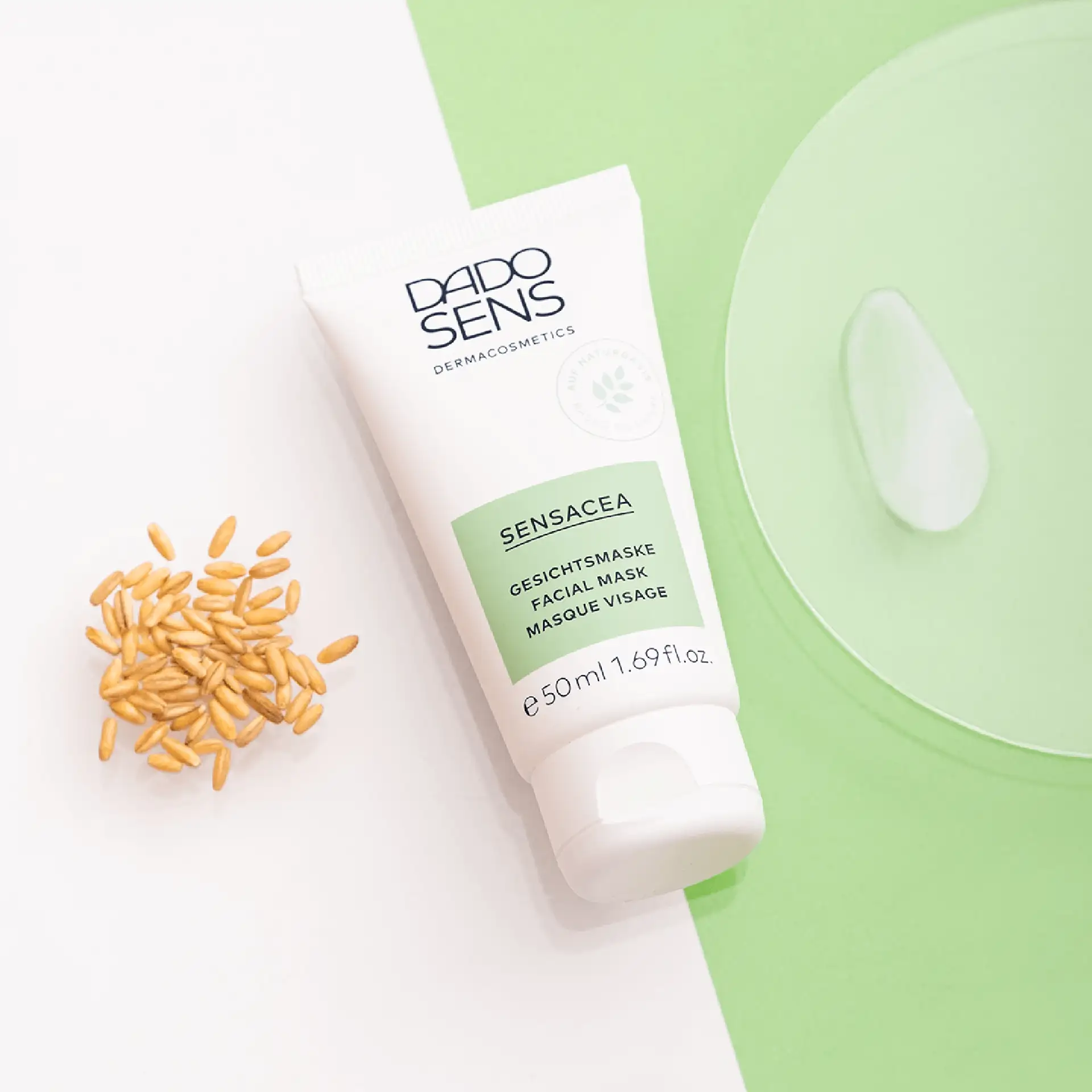 DADO SENS SENSACEA Gesichtsmaske 50 ml Tube mit Getreidekörnern und Cremeprobe auf grünem Teller