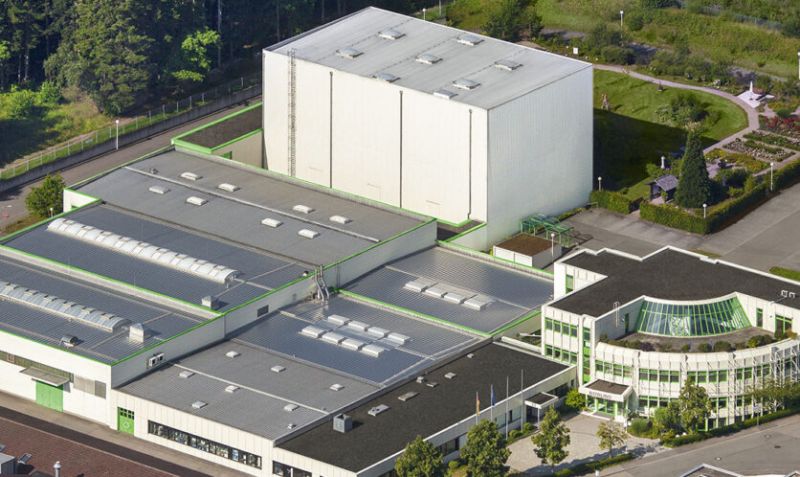 Luftaufnahme des Firmengeländes der Börlind GmbH mit mehreren Gebäuden und angrenzendem Grünbereich