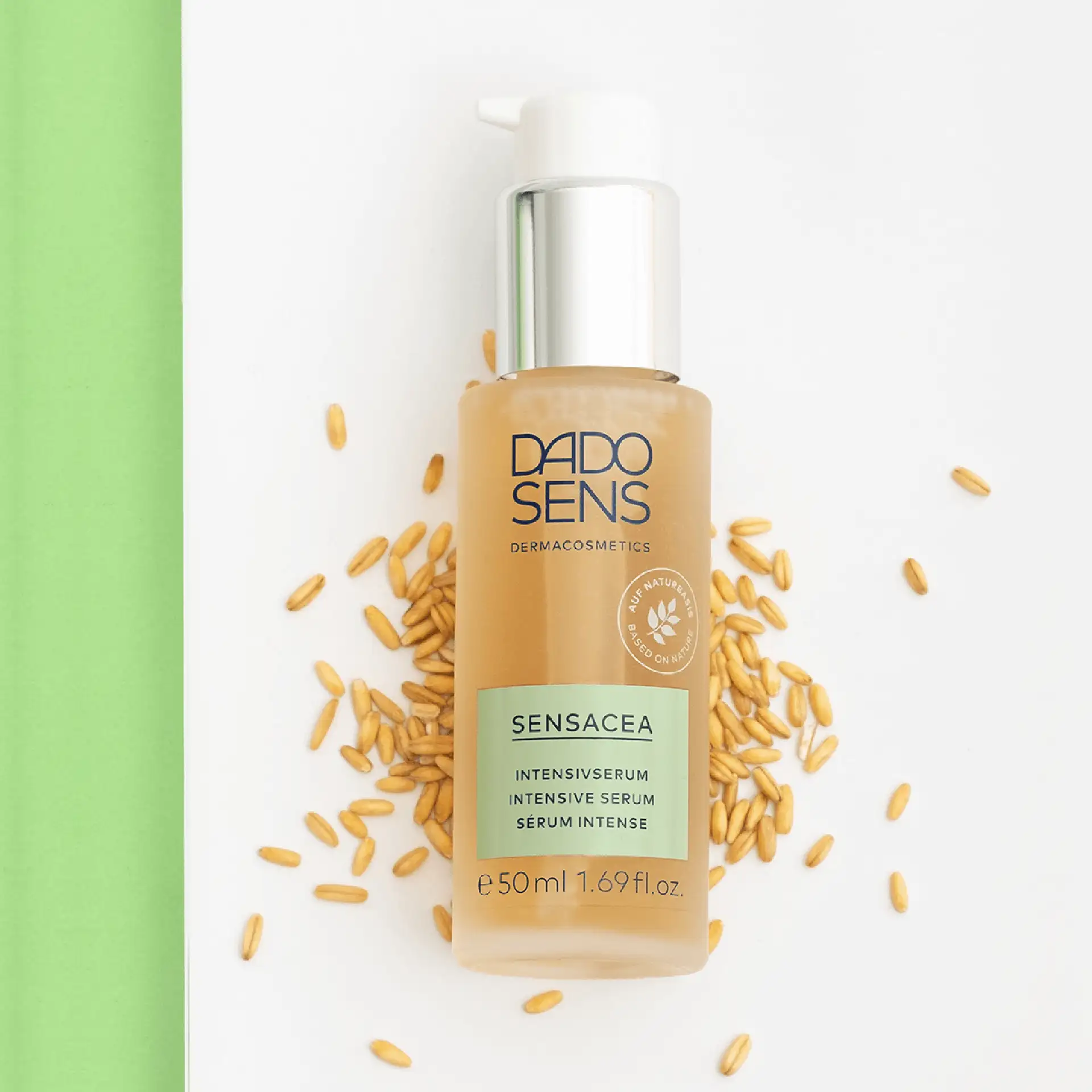 DADO SENS SENSACEA Intensivserum 50 ml Flasche mit Weizenkörnern auf weiß-grünem Hintergrund