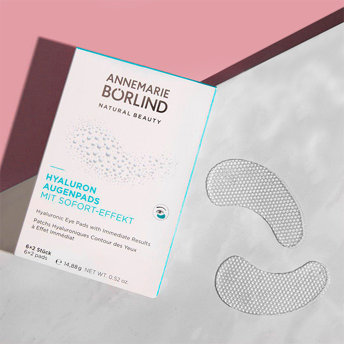 ANNEMARIE BÖRLIND Hyaluron Augenpads mit Sofort-Effekt, zwei transparente Pads neben der Verpackung