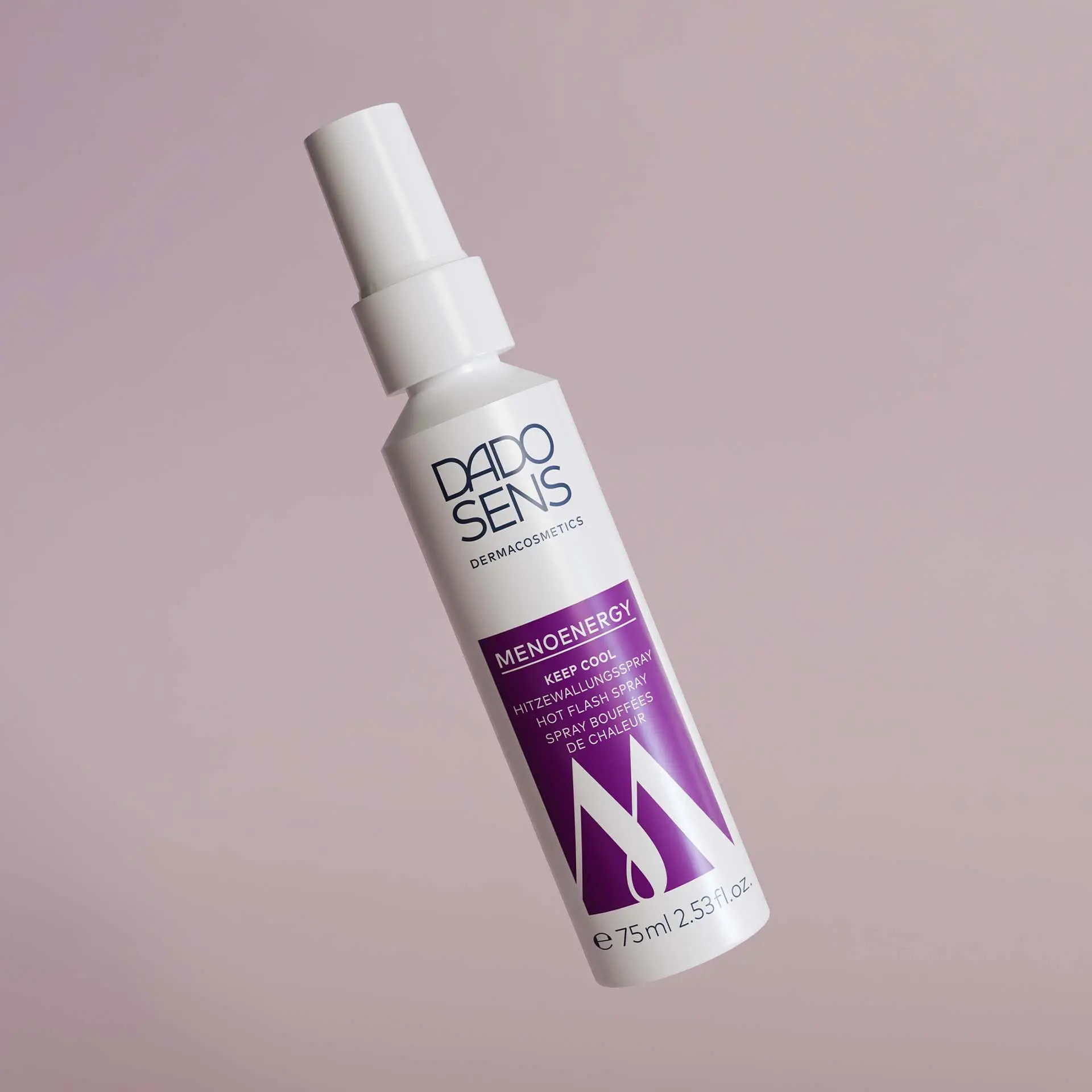 DADO SENS MENOENERGY Hitzewallungsspray 75 ml für kühlende, beruhigende Wirkung bei Hitzewallungen vor helllila Hintergrund