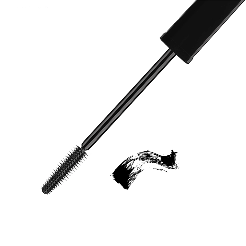 Precision & Care Mascara mit schmaler Gummibürste und tiefschwarzer Textur – für definierte, gepflegte Wimpern