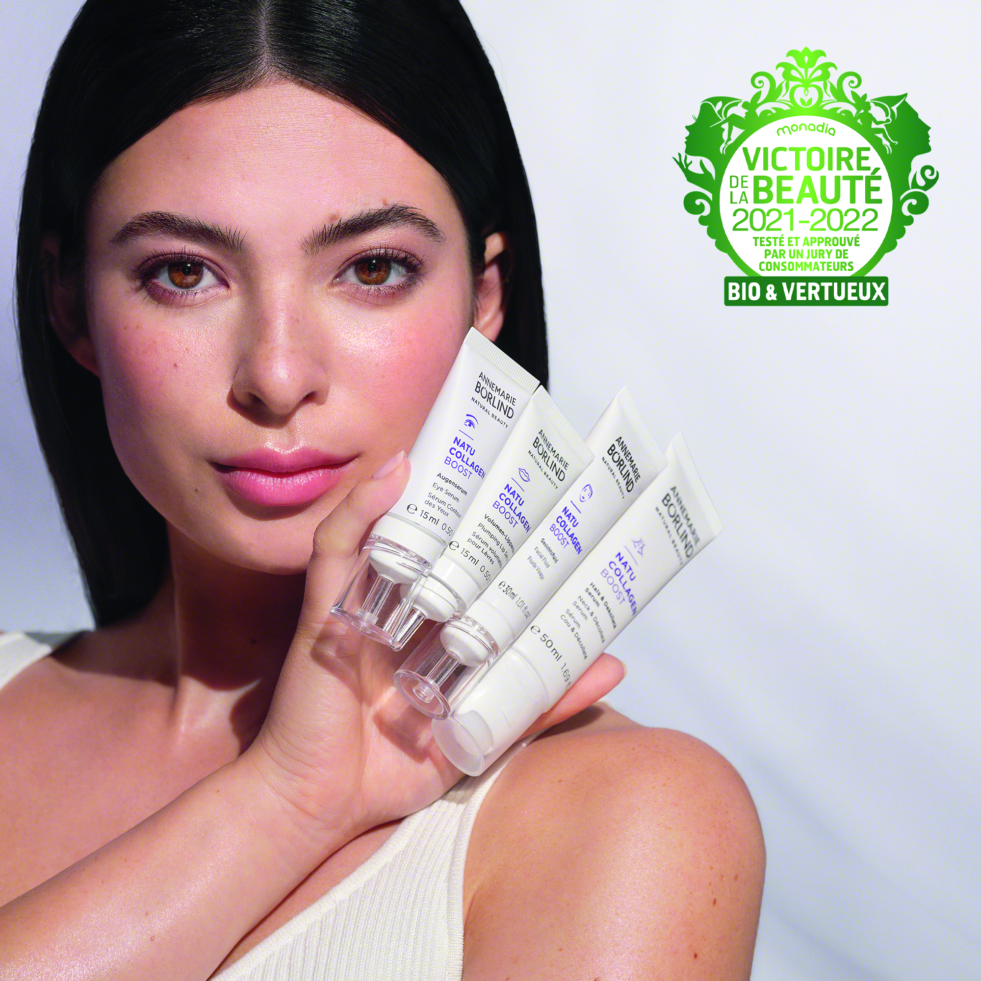 ANNEMARIE BÖRLIND NATU COLLAGEN BOOST Model mit allen Produkten - Les Victoires de la Beauté 2022