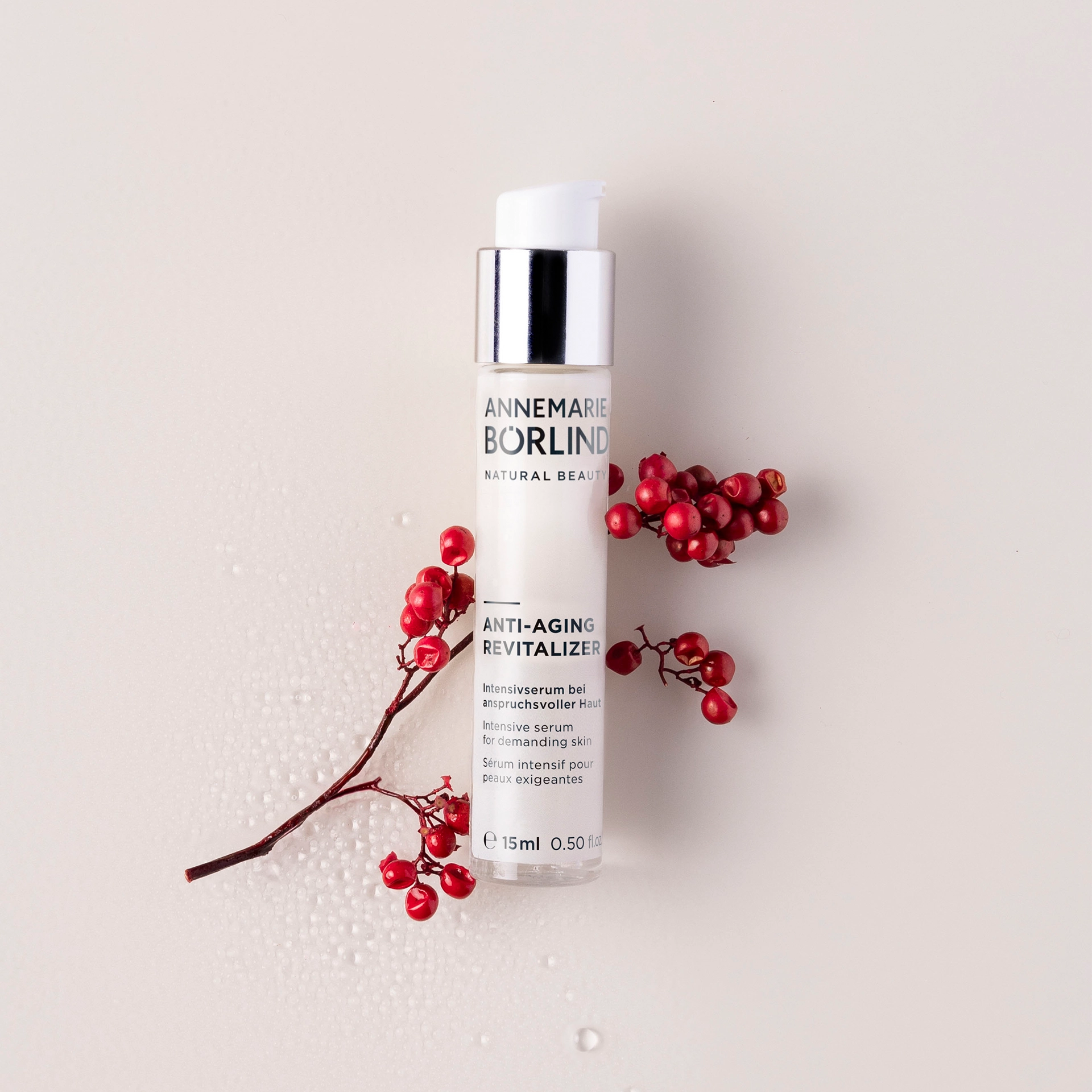 ANNEMARIE BÖRLIND Anti-Aging Revitalizer Intensivserum mit Szechuanpfeffer, 15 ml, auf hellem Hintergrund
