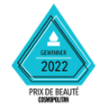 Preiszeichen in Diamantform mit Text "Gewinner 2022 PRIX DE BEAUTÉ COSMOPOLITAN" in Blau und Weiß