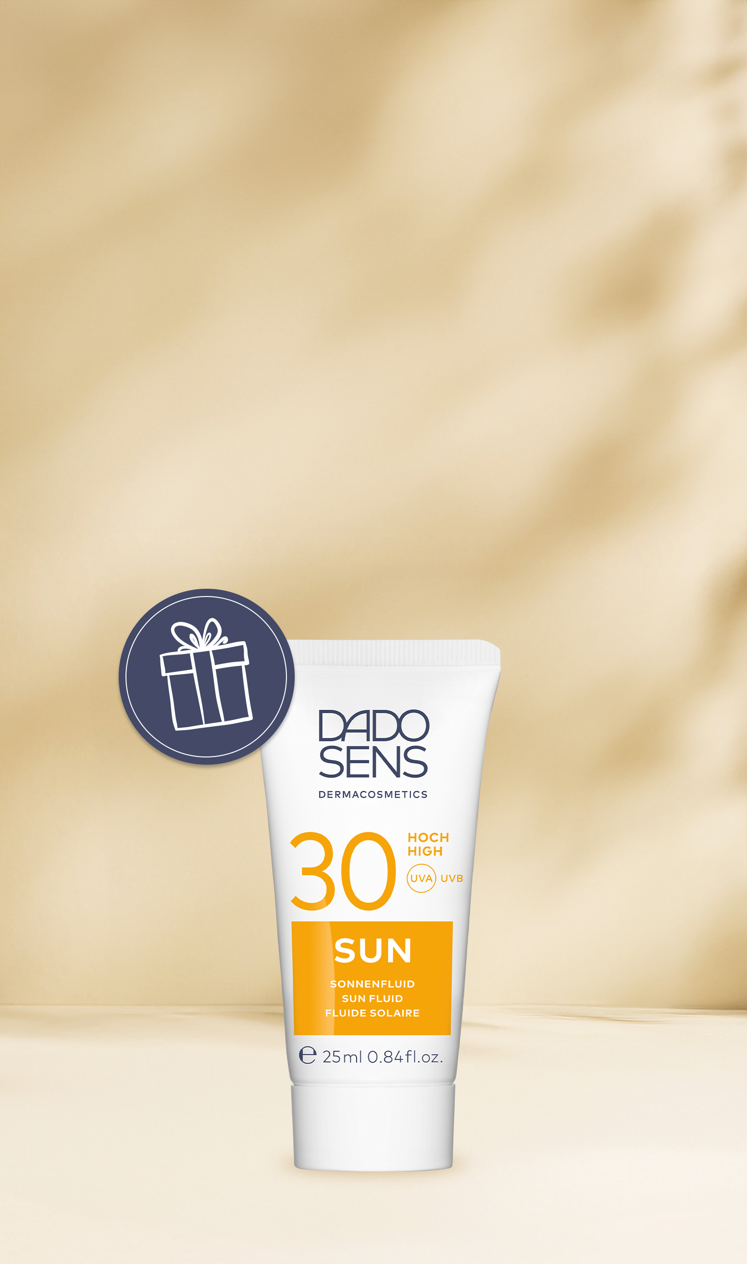 DADO SENS SUN Sonnenfluid LSF 30 mit UVA- und UVB-Schutz, 25 ml Tube vor beigem Hintergrund