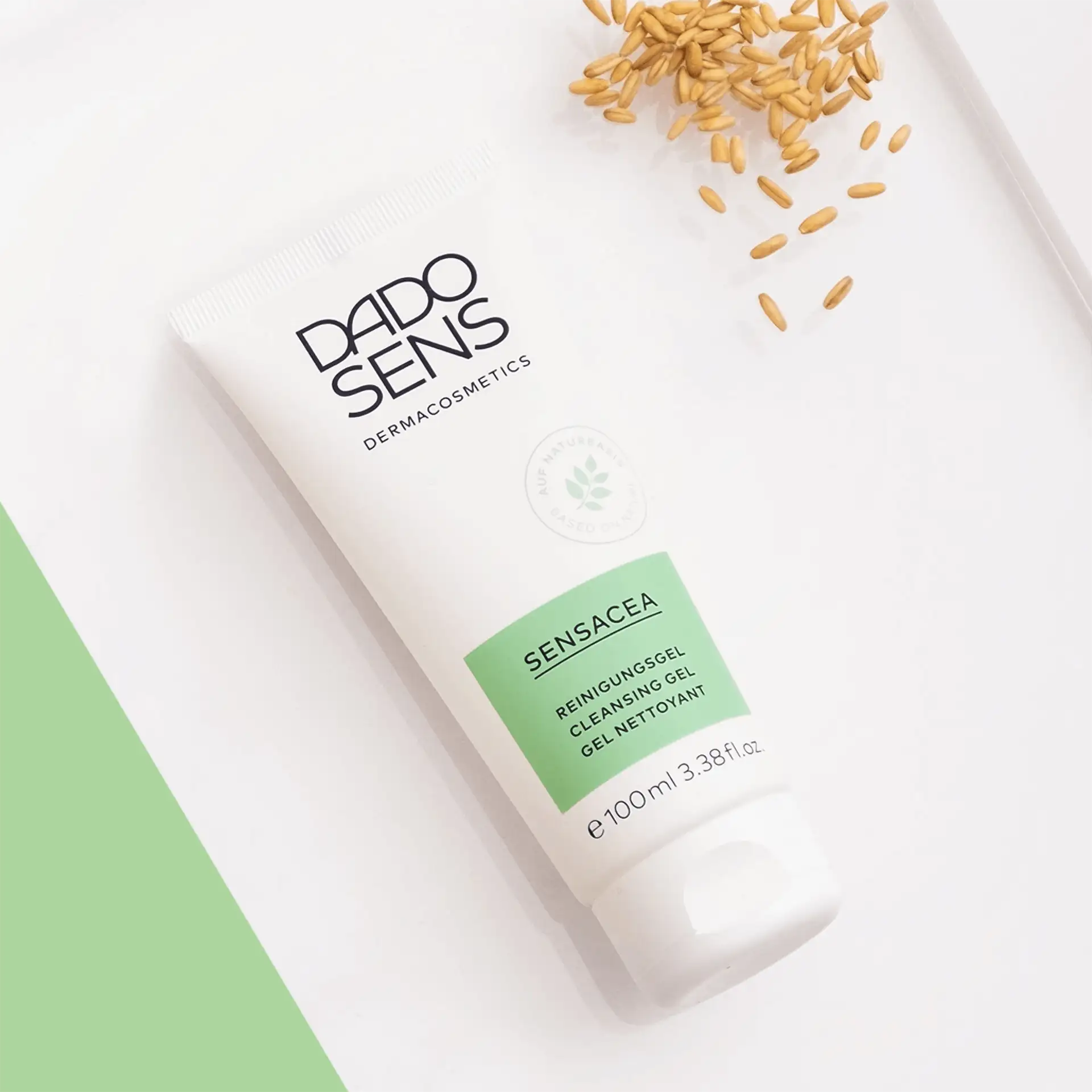 DADO SENS SENSACEA Reinigungsgel 100 ml Tube mit Haferextrakt auf weißem Hintergrund