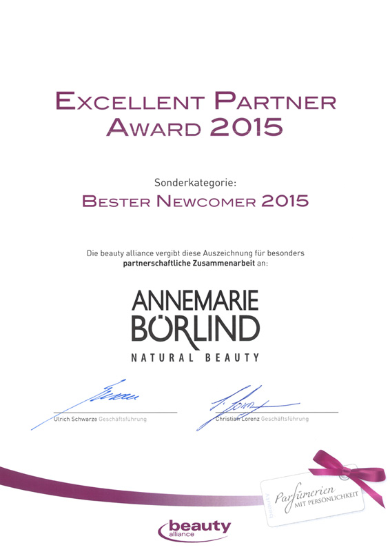 Urkunde für ANNEMARIE BÖRLIND als bester Newcomer 2015 mit Auszeichnung der beauty alliance
